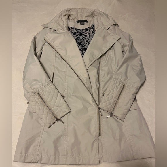 Suzy Shier Rain Coat 🧥 - Picture 12 of 15